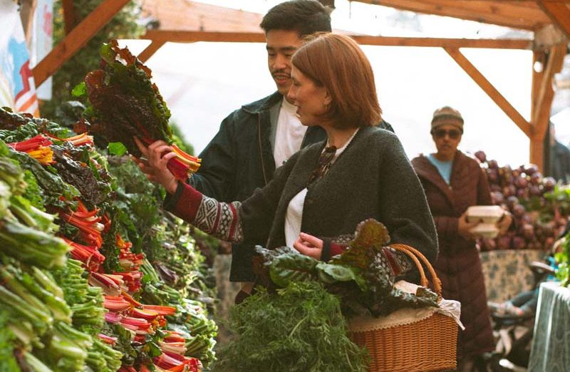 How to Eat More Local Food in Seattle When You Don’t Have Time 13 chef maty shopping at a farmers market to get the freshest, in-season ingredients for her meals